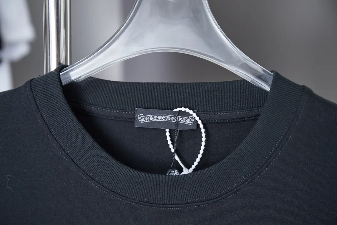 🅿️190 Ch*ome Hearte 25SS Early Spring New Style Crow Heart Sponge Printed Short Sleeves Light Luxury Essential Item for Men and Women’s Daily Commuting Correct Version Welcome to Compare Detailed Features · 320g 100% pure cotton double yarn jersey fabric · Custom dyed in the same vat with special thickened 32 pieces of double-strand 1X1 thread · 3D three-dimensional sponge thick version Crow Heart pattern print · Double needle stitching across seams · Original main mark, washed tag, brand moisture-proof paper packaging Color: black/white Size: S/M/L/XL